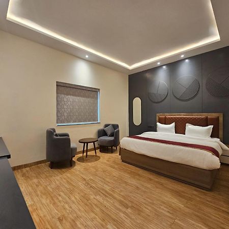 Hotel Elara Dehradún Kültér fotó
