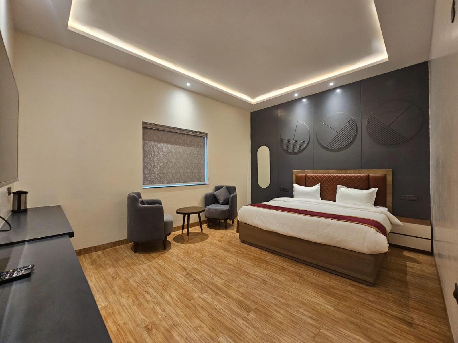 Hotel Elara Dehradún Kültér fotó